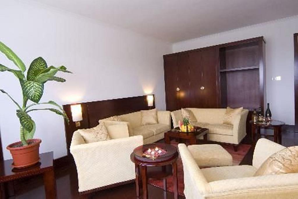 Golden Tulip Kumasi City Esterno foto