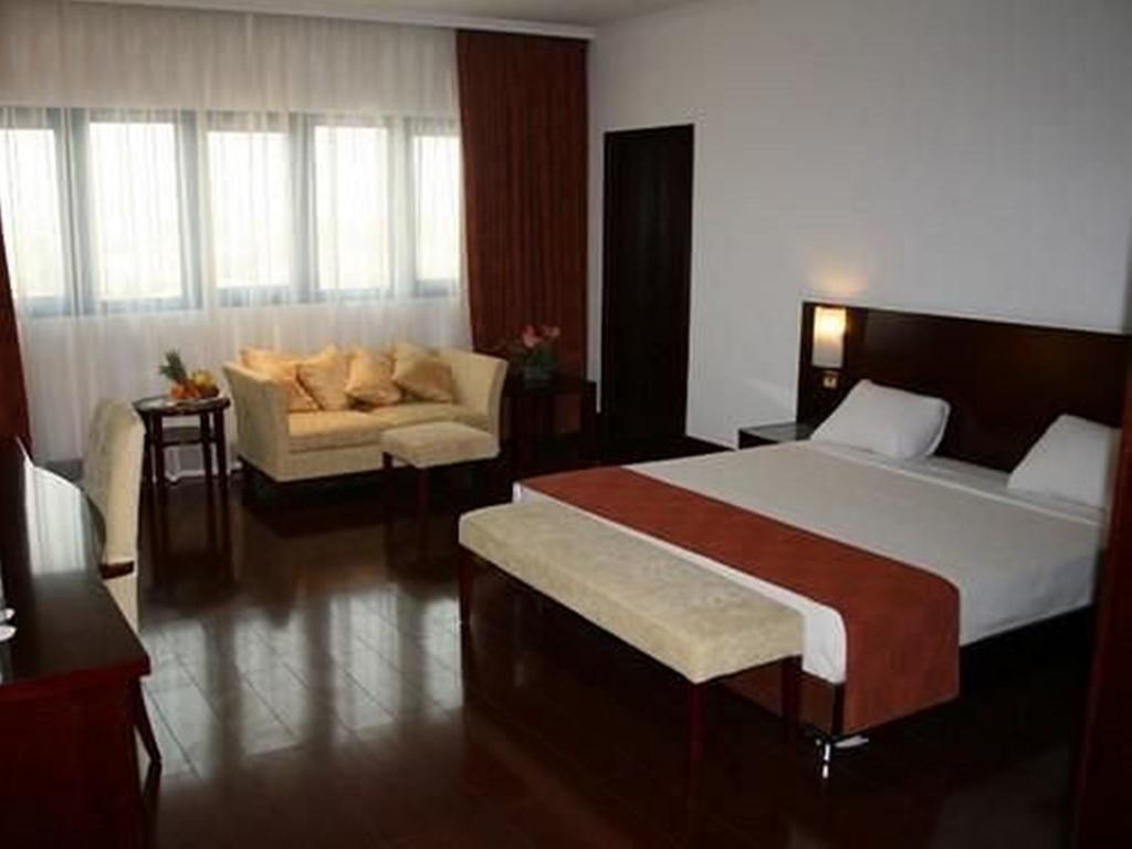 Golden Tulip Kumasi City Esterno foto